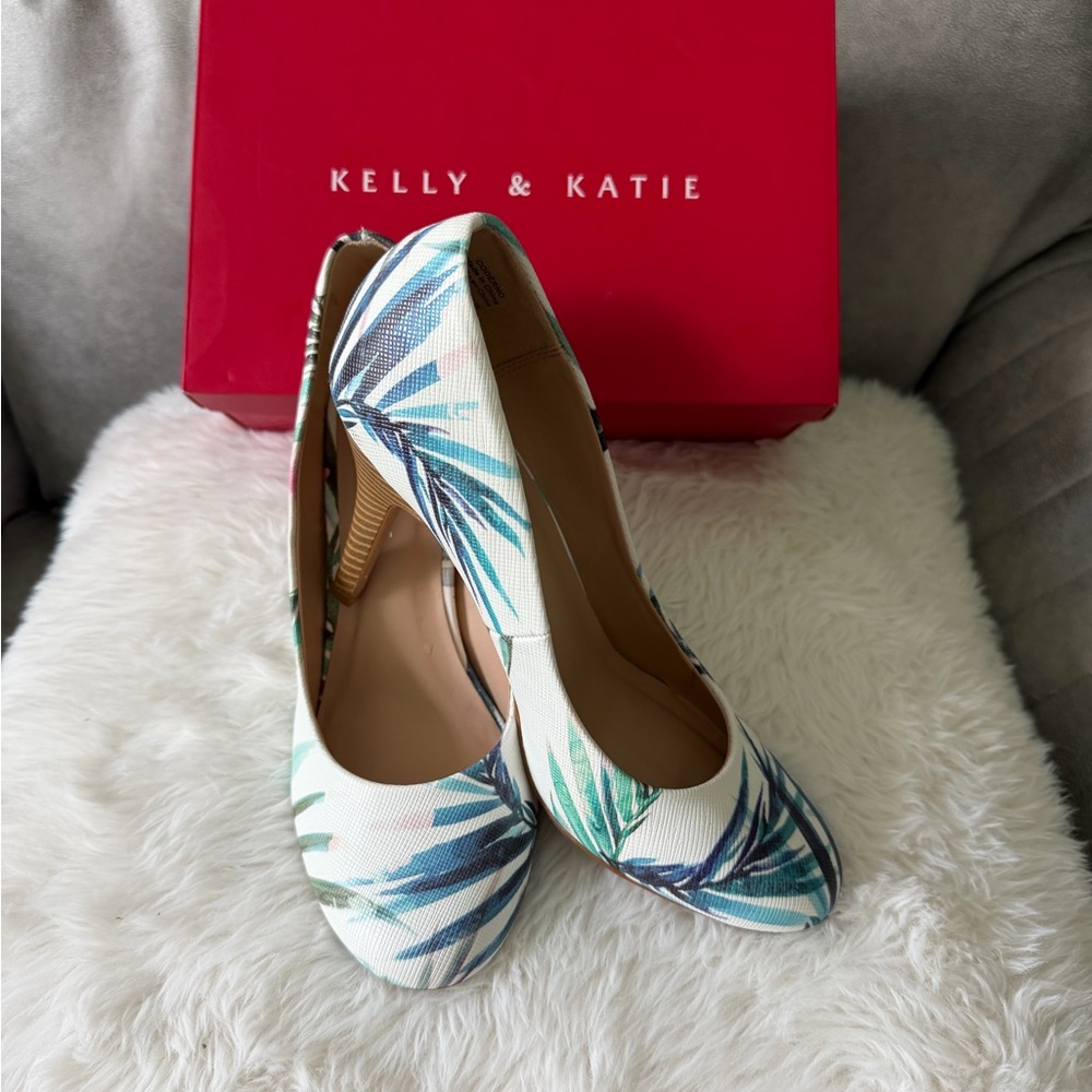 Kelly & Katie White Pumps with Blue and Green Palm Print